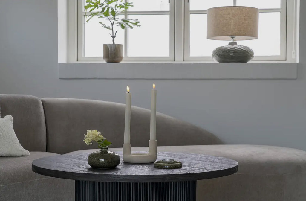 Moderner Doppel-Kerzenhalter  in Beige