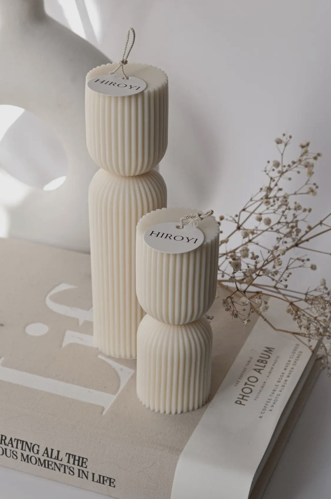 Geripptes elegantes Kerzenset in Beige