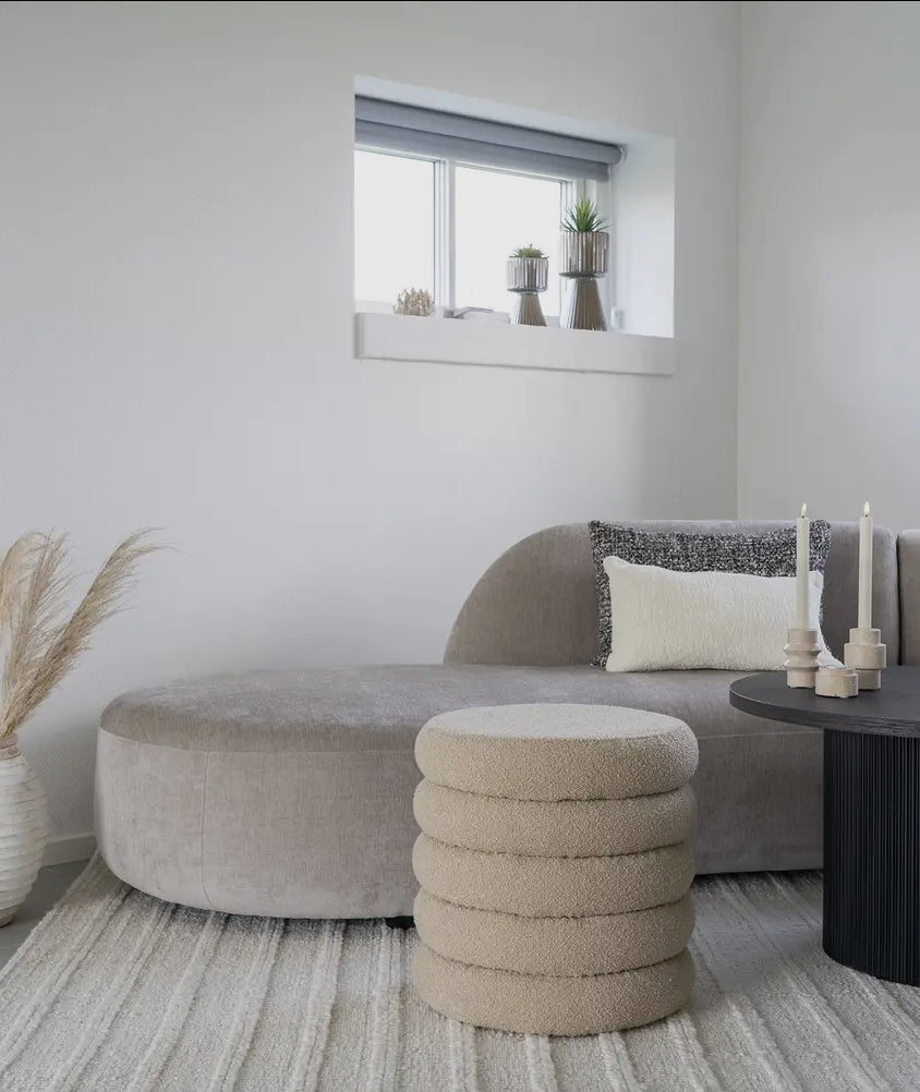 Runder Bouclé-Hocker in Beige