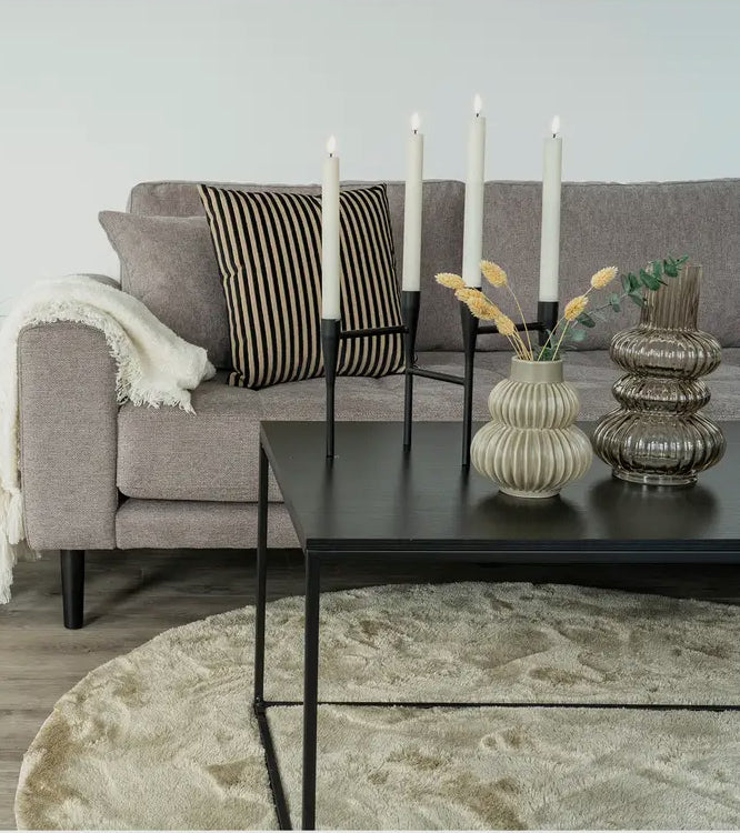 Minimalistischer Kerzenständer aus Metall in Schwarz
