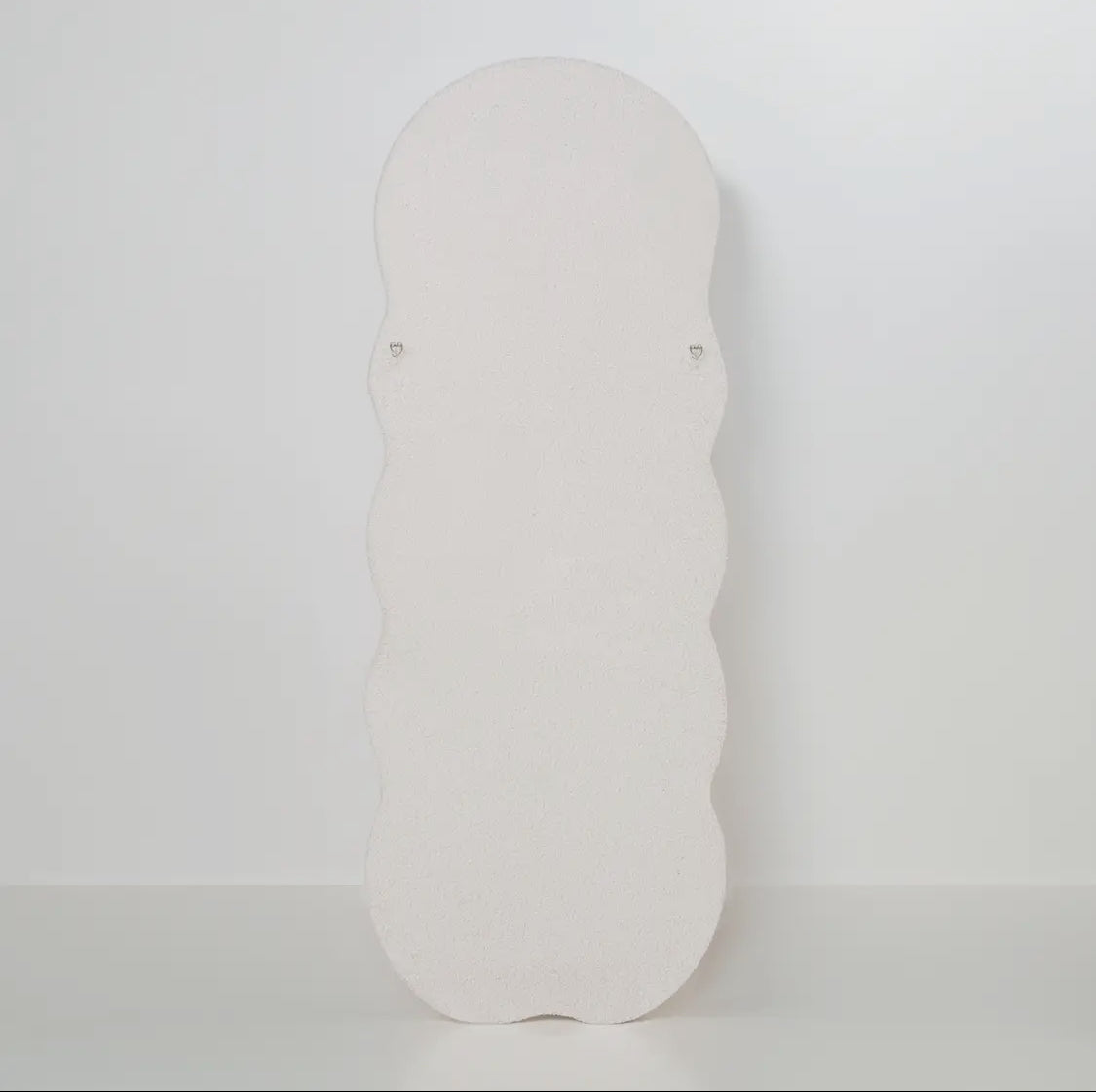 Ganzkörper-Standspiegel mit beigefarbenen Frottee-Rahmen